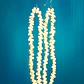 Aros largos 10cm con conchitas pipi blanco - thumbnail 2