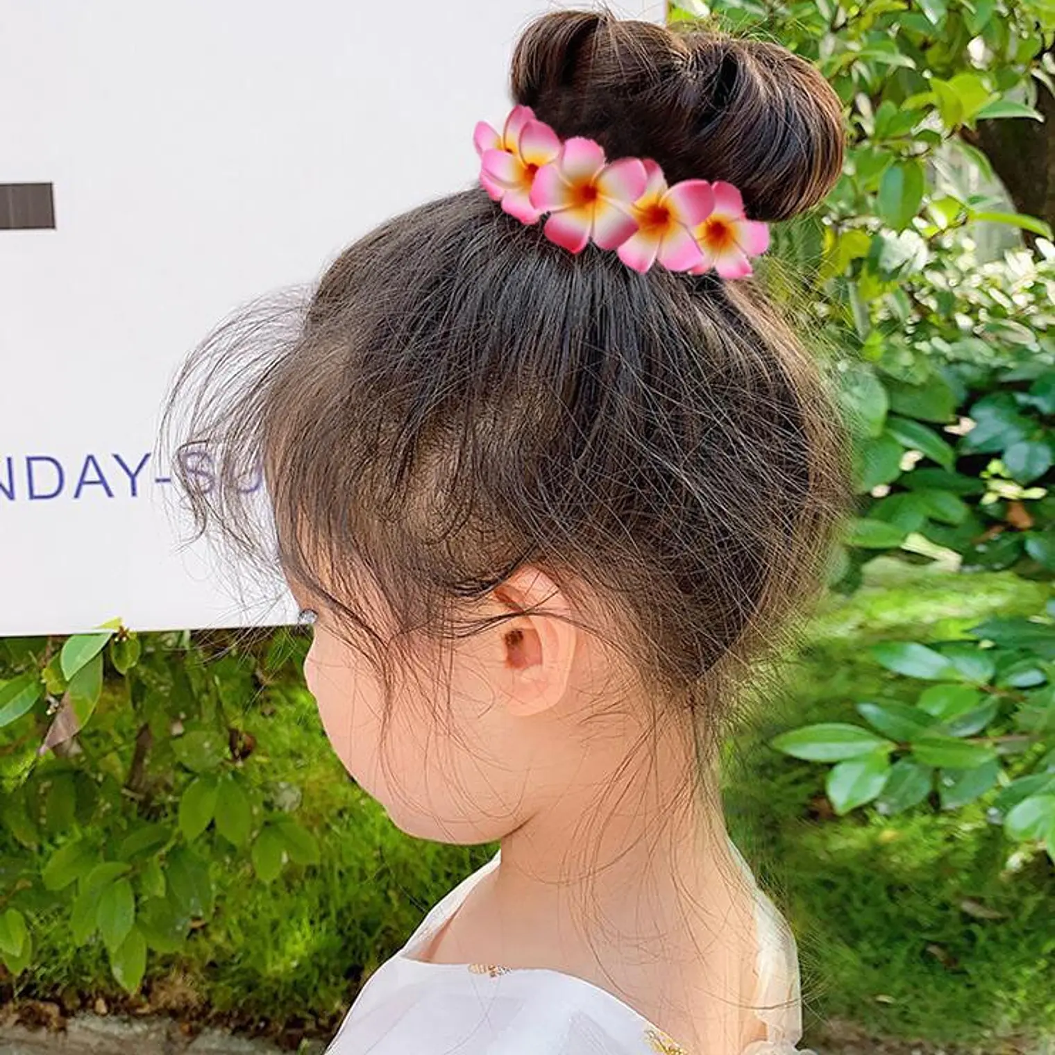 Colett / scrunchie con 7 Flores Tipanie Blanca Con rosado Para El Cabello 1