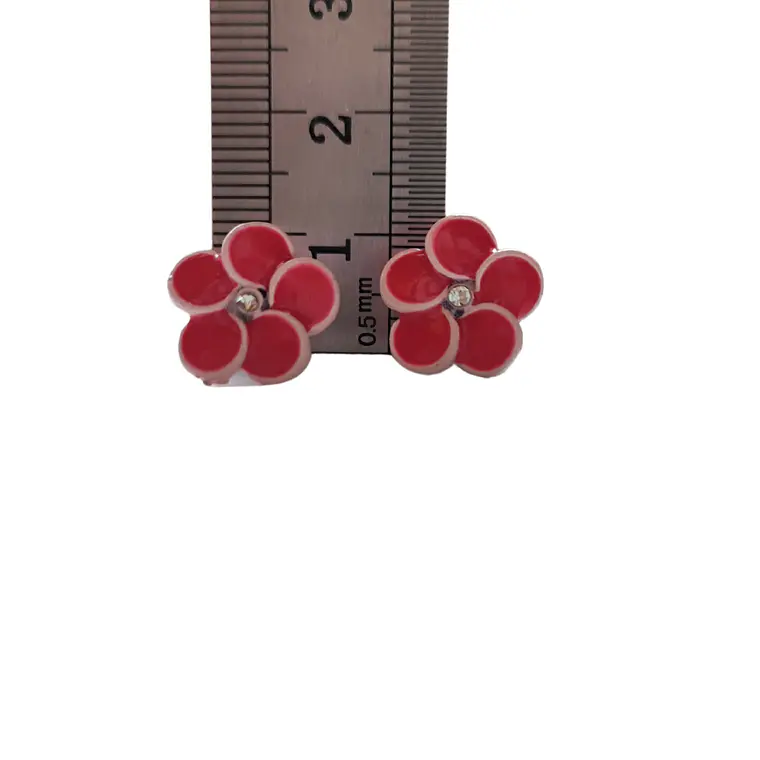 Aritos con tornillo. Flor tipanie metal fucsia, 1cm 1
