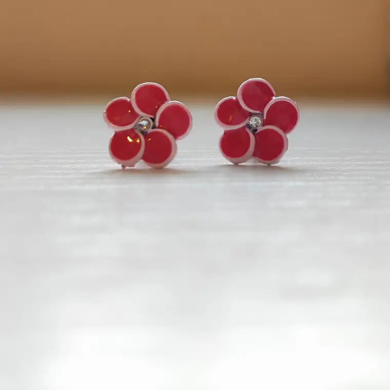 Aritos con tornillo. Flor tipanie metal fucsia, 1cm 2