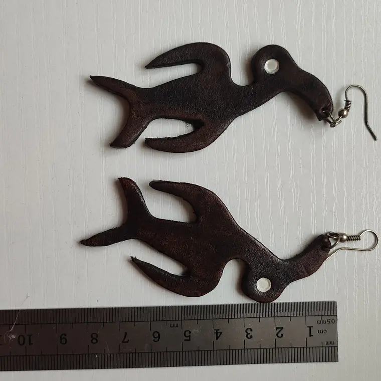 Aros largos colgantes de cuero pájaro. Largo 8cm 2
