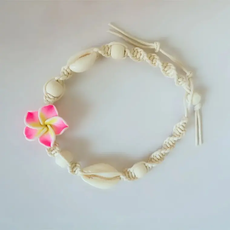 Tobillera de hilo con conchas pure blanco y tipanie fucsia 4