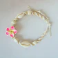 Tobillera de hilo con conchas pure blanco y tipanie fucsia - Miniatura 4