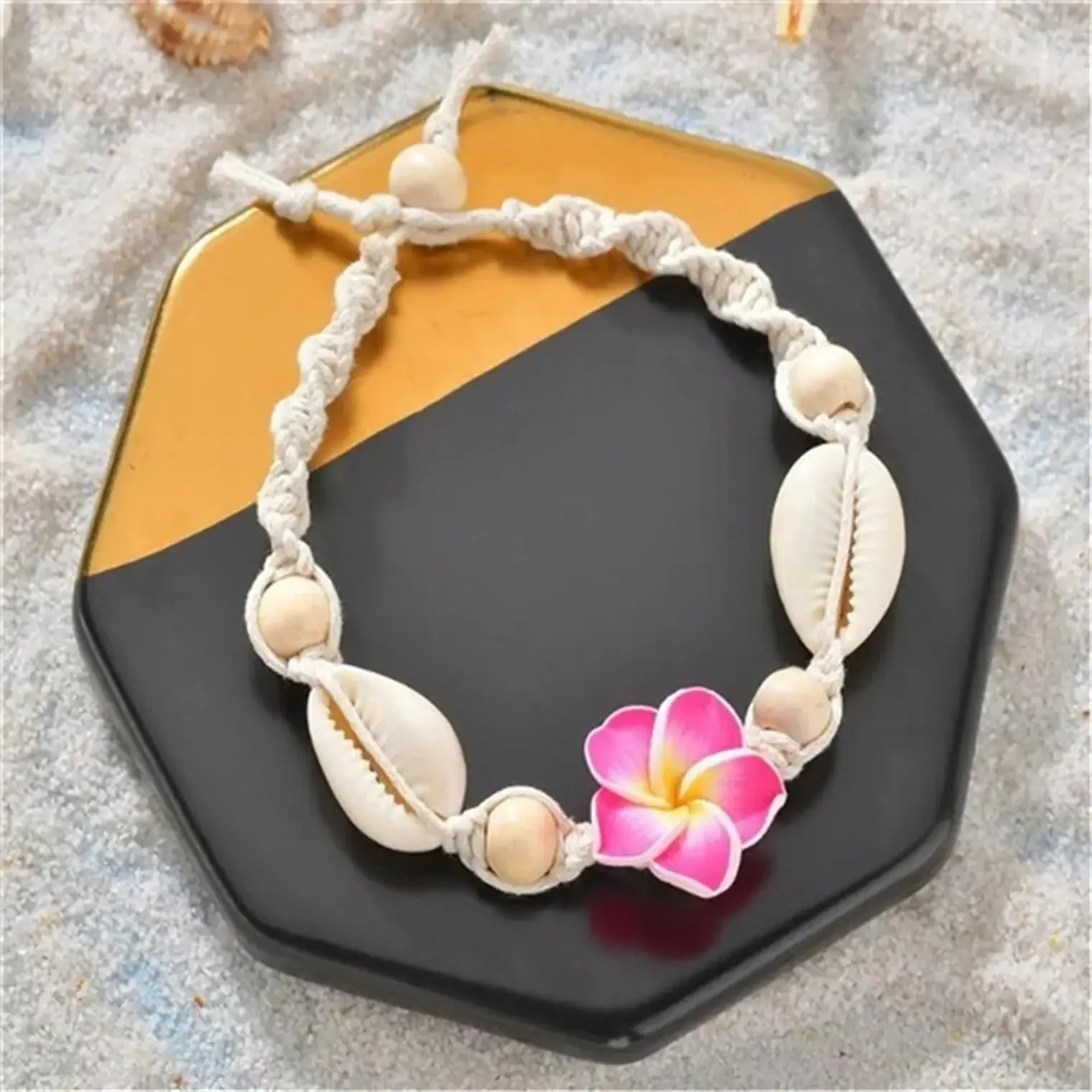 Tobillera de hilo con conchas pure blanco y tipanie fucsia 6