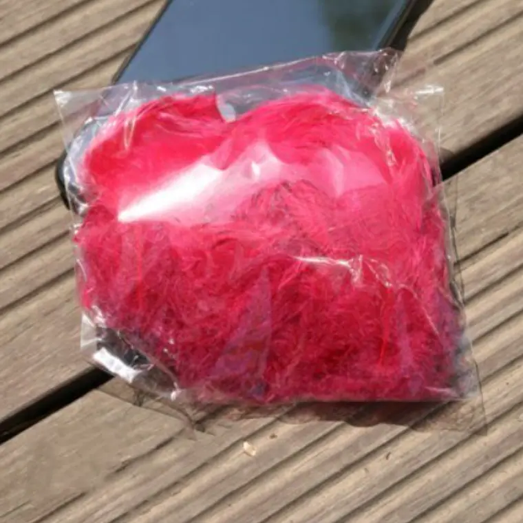 Bolsa app 100 Plumas Rojo vino de 4 a 8cm  2