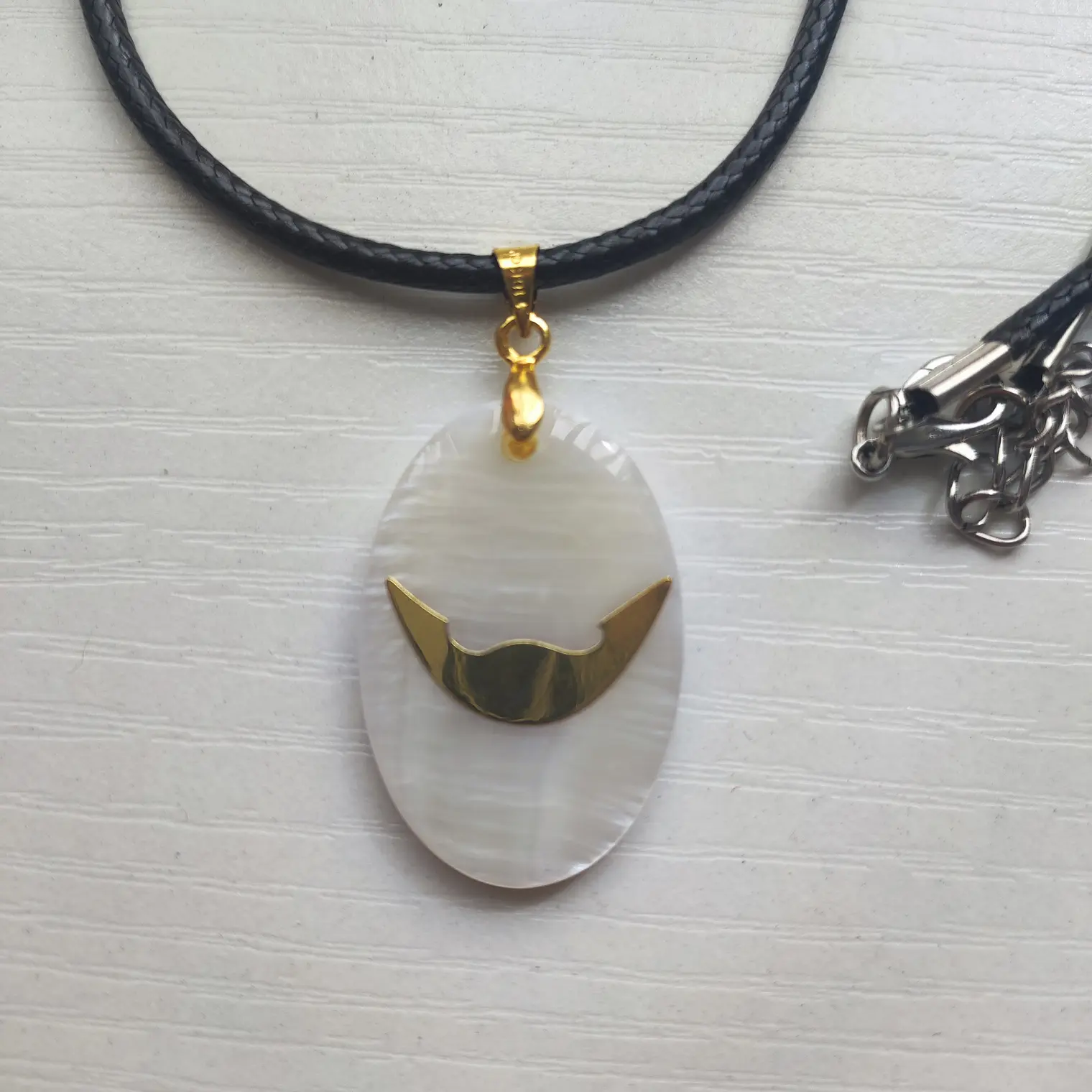 Colgante Nácar con Reimiro bronce  / Diametro 3cm 3