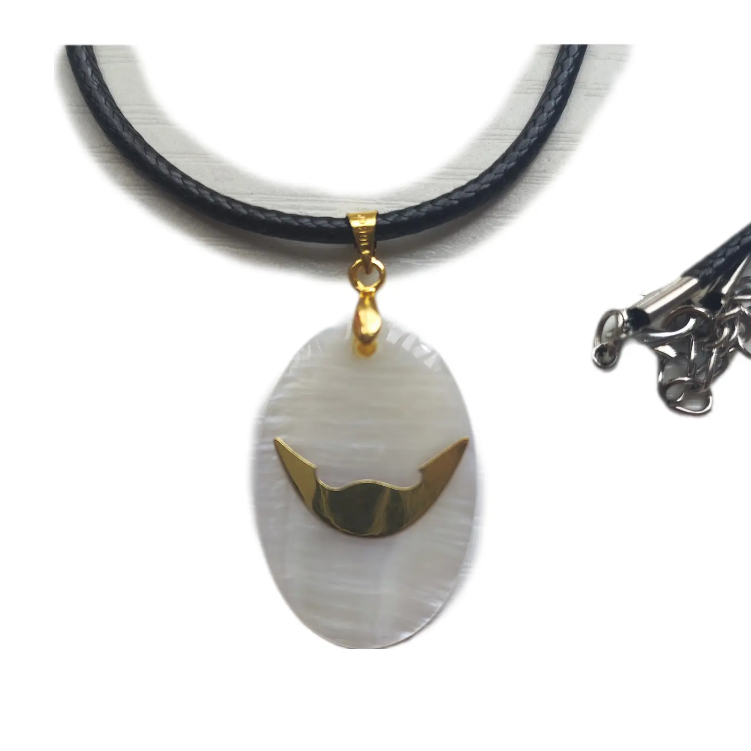 Colgante Nácar con Reimiro bronce  / Diametro 3cm 1