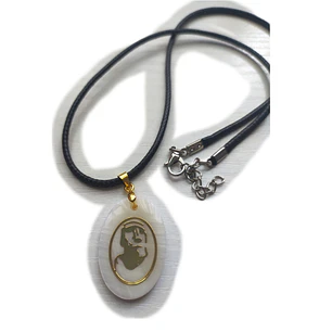 Colgante Nácar con Moai bronce  / Diametro 3cm