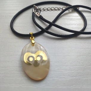 Colgante Nácar aplicación Make Make  bronce  / Diametro 3cm