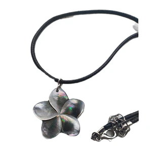 Colgante de Flor Nácar  / Diametro 3cm