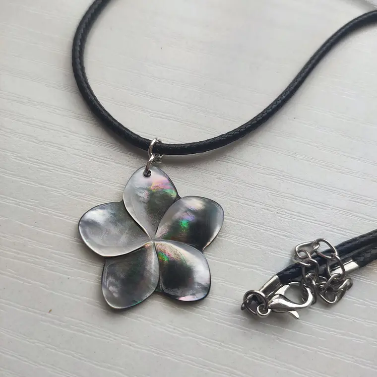 Colgante de Flor Nácar  / Diametro 3cm 2