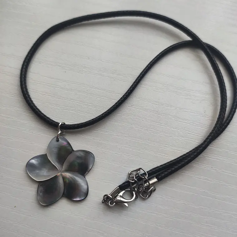 Colgante de Flor Nácar  / Diametro 3cm 6