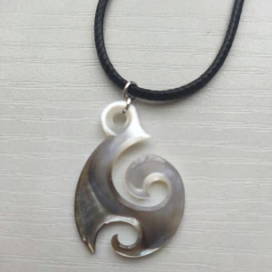 Colgante Mangai Nácar  / Diametro 3,5cm