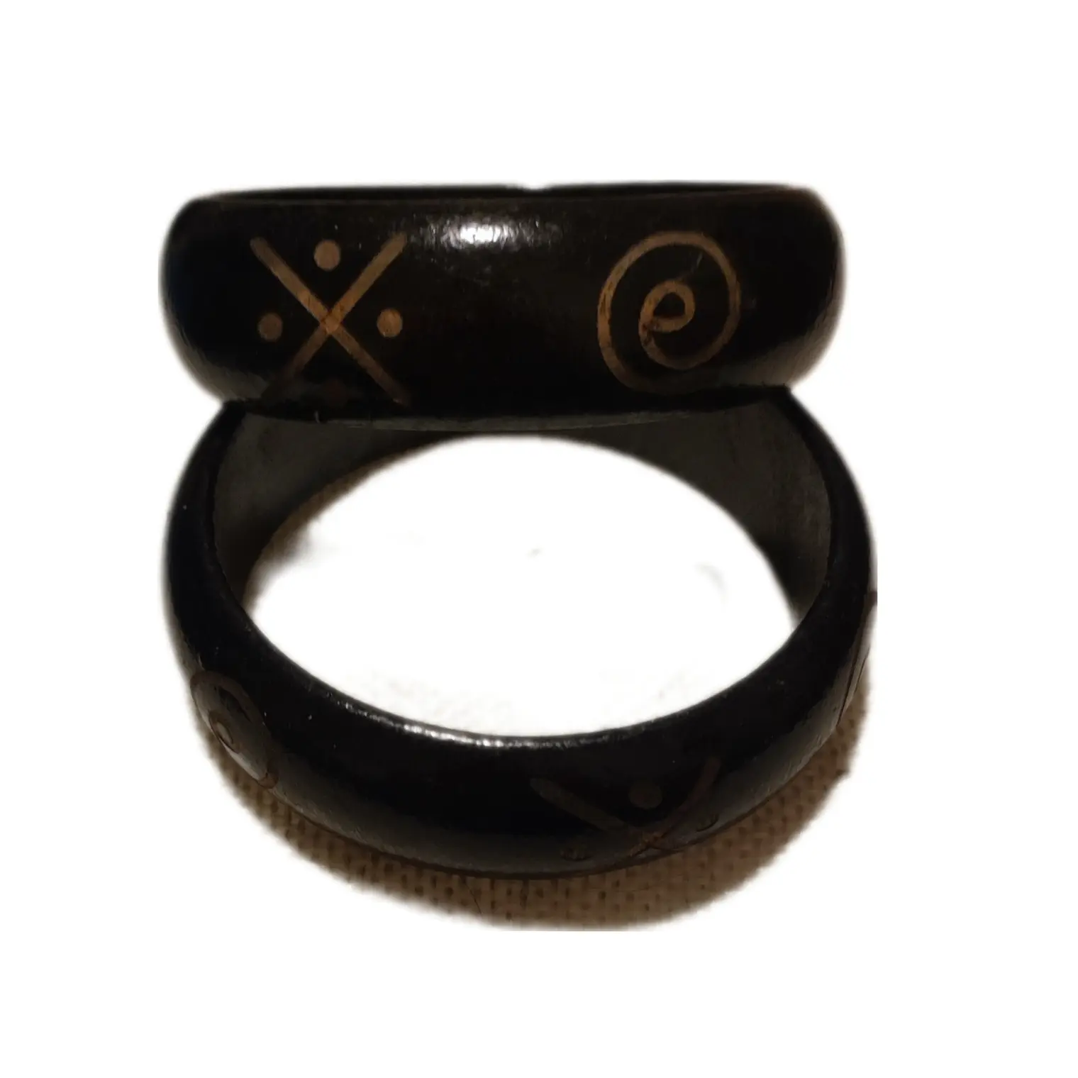 Pulsera de madera color negro con espiral 3