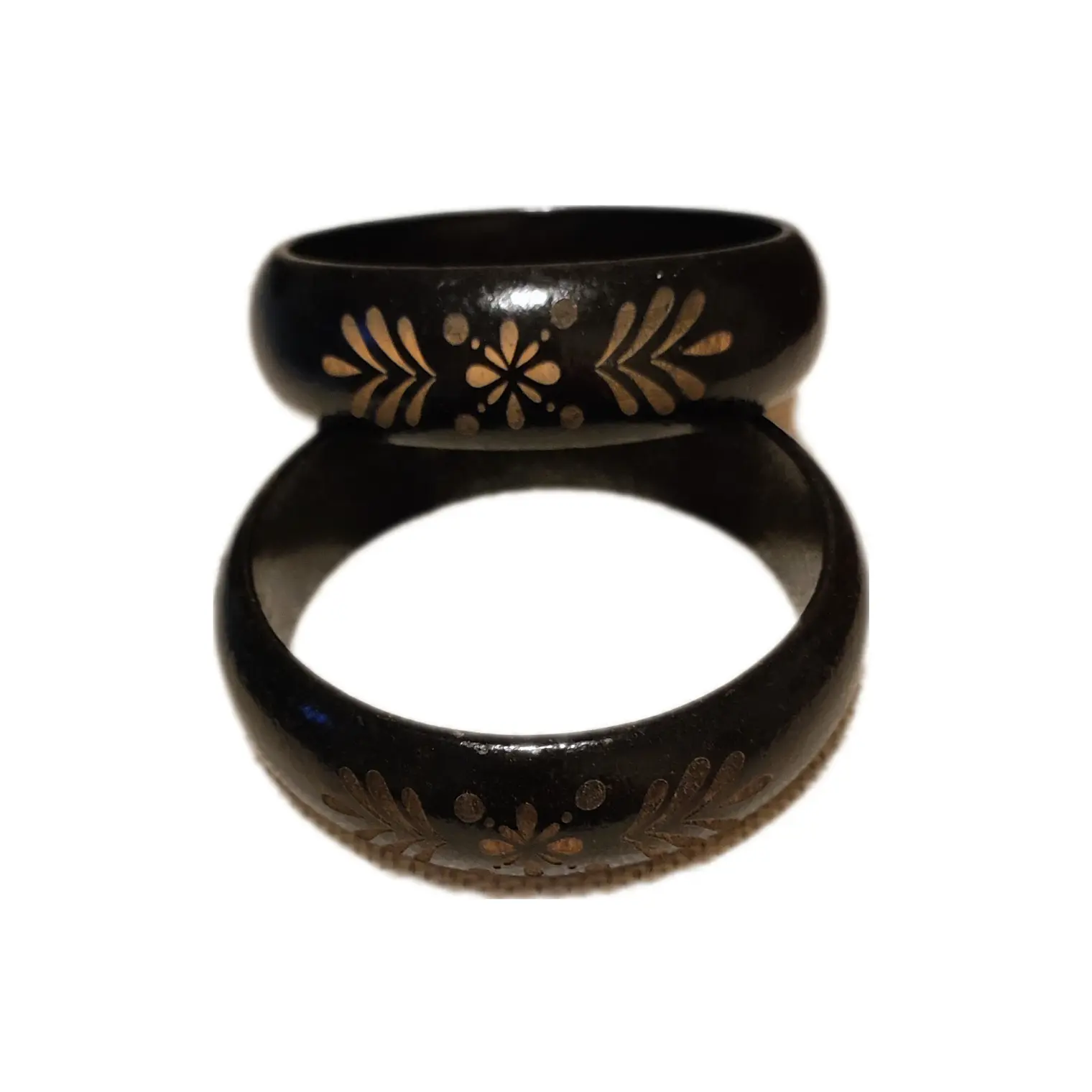 Pulsera de madera color negro con pétalos 2