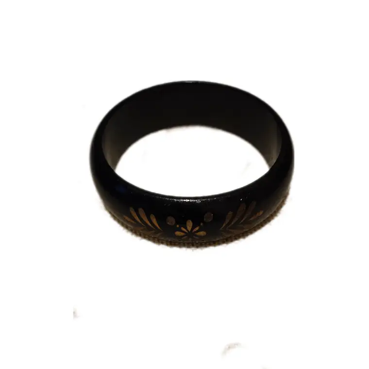 Pulsera de madera color negro con pétalos 3