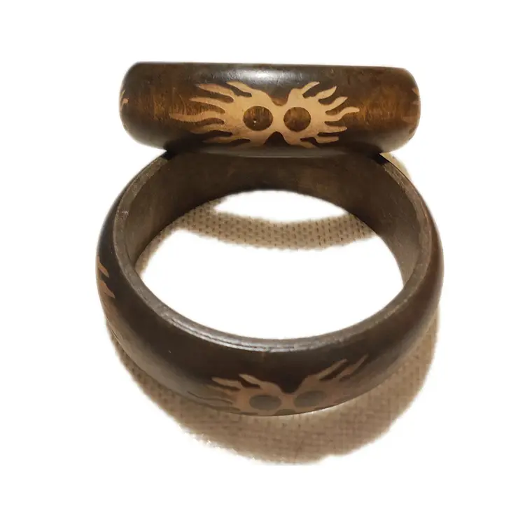 Pulsera de madera color café 2