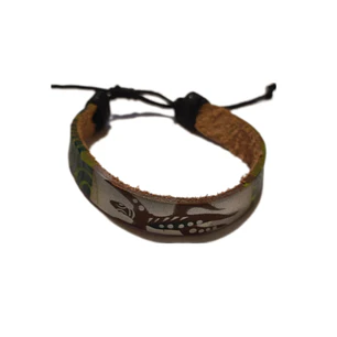 Pulsera de cuero pintado con lagartija moko