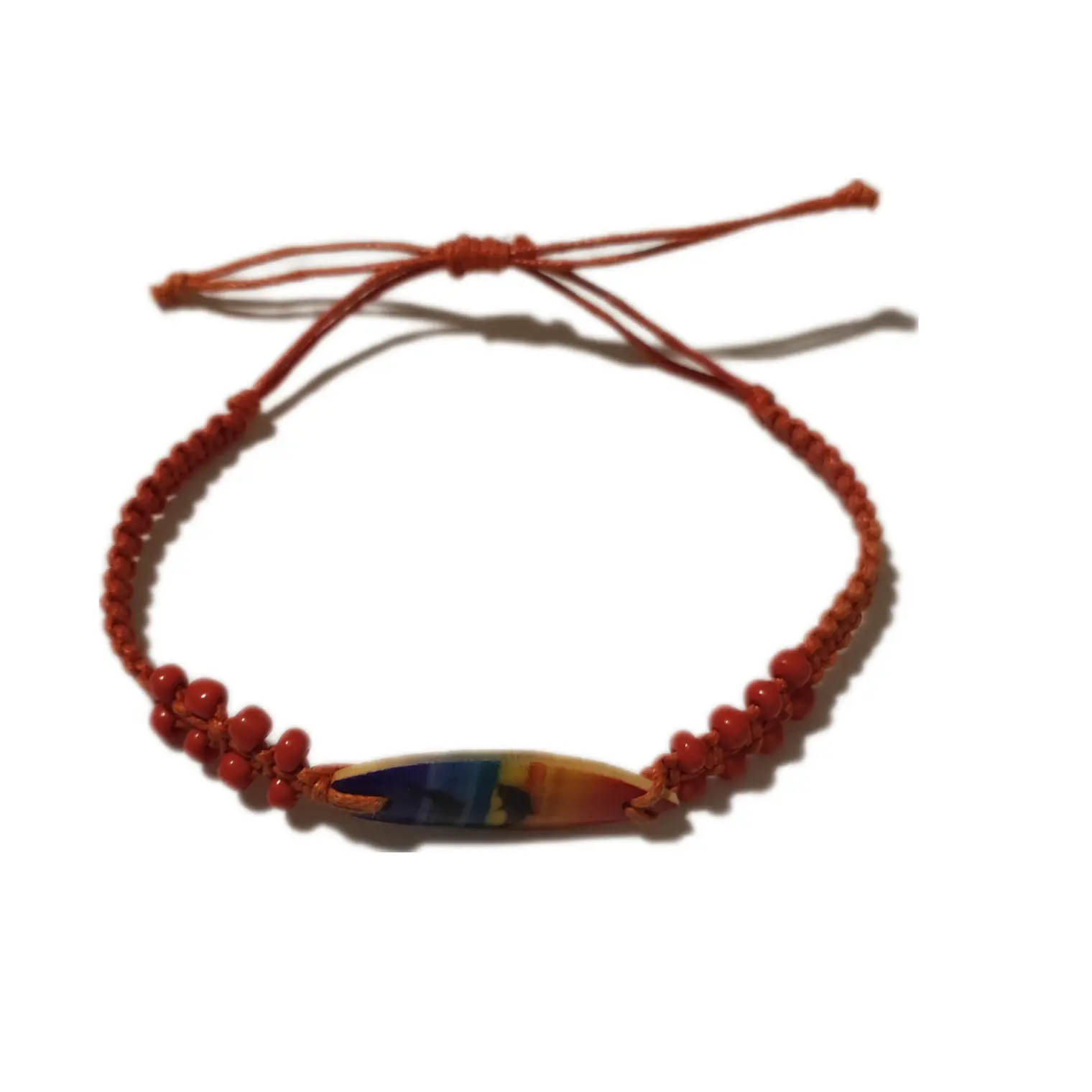 Pulsera hilo ajustable rojo mostacilla y tabla de surf 3