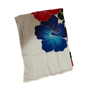 Pareo Corto blanco/ hibisco fucsia, azul y lila 1,75X0,6MT