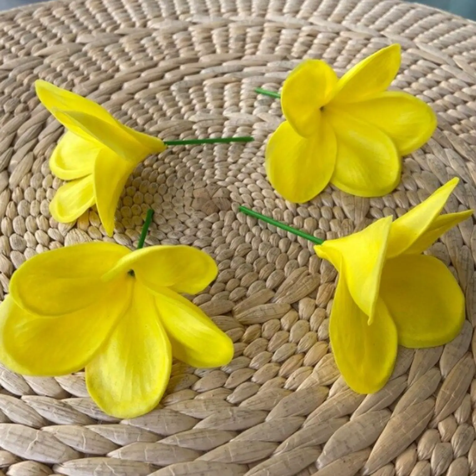 Flor Frangipanie Amarillo Con Palito para el cabello 2