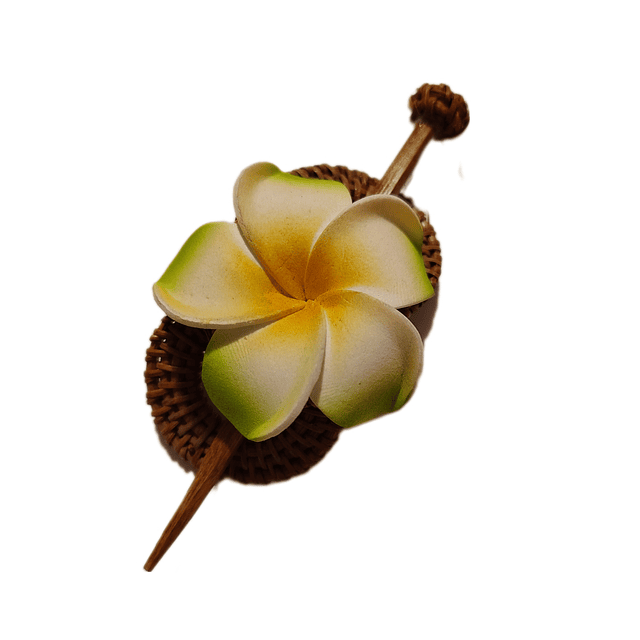 Flor Tipanie verde en pinza de ratan para el cabello