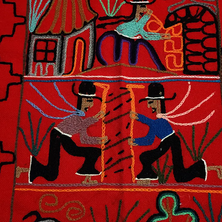 Telar rojo bordado con hermosa iconografia Aymara 3
