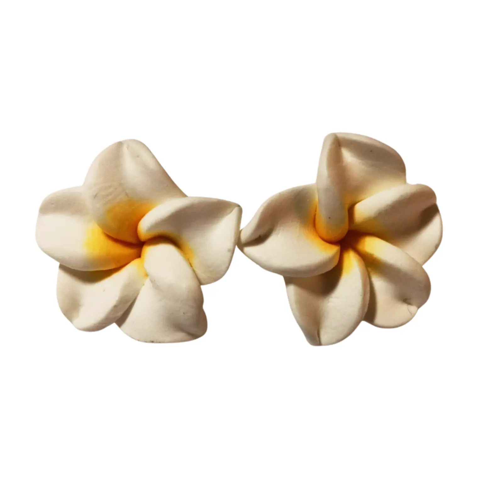 Aros flor tipanie blanca con amarillo diametro 2 cm 2