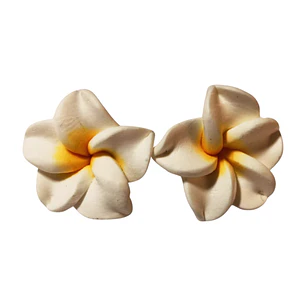 Aros flor tipanie blanca con amarillo diametro 2 cm