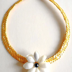 Collar de fibra de trigo y concha buble blanca con perla