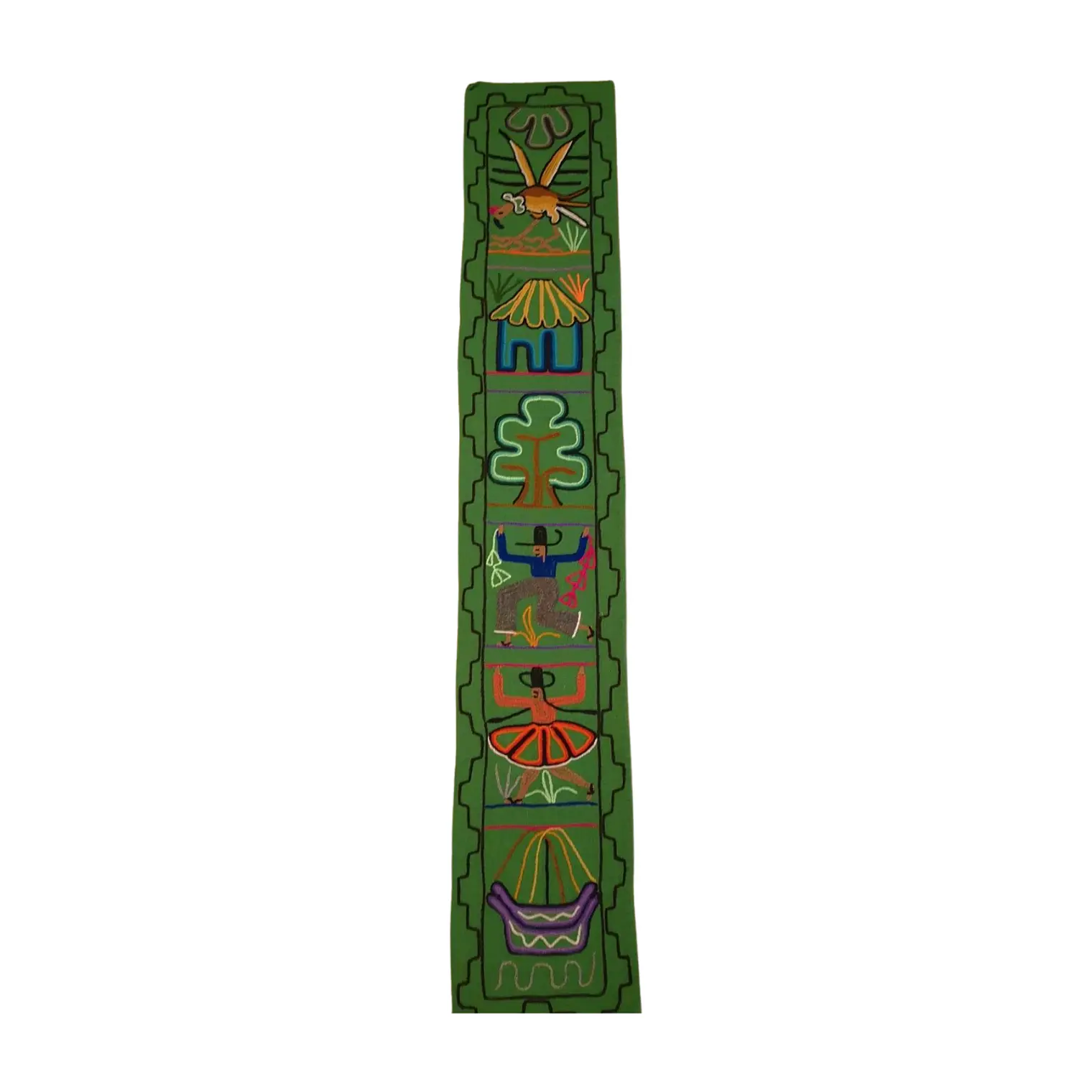 Telar Verde bordado con hermosa iconografia Aymara 4