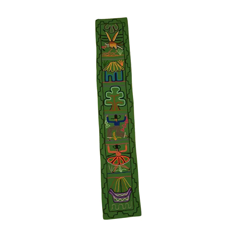 Telar Verde bordado con hermosa iconografia Aymara 5