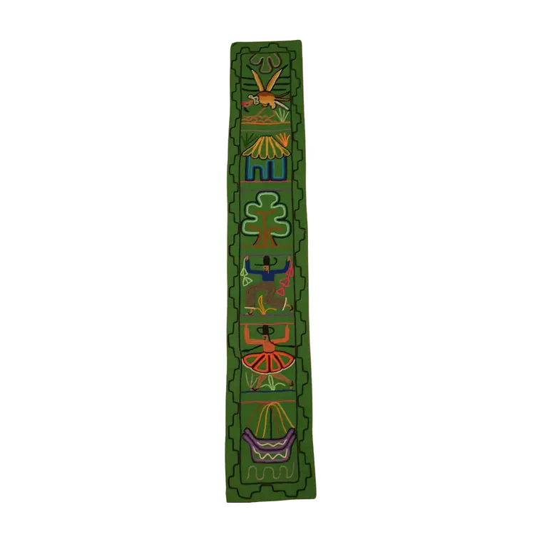 Telar Verde bordado con hermosa iconografia Aymara 6