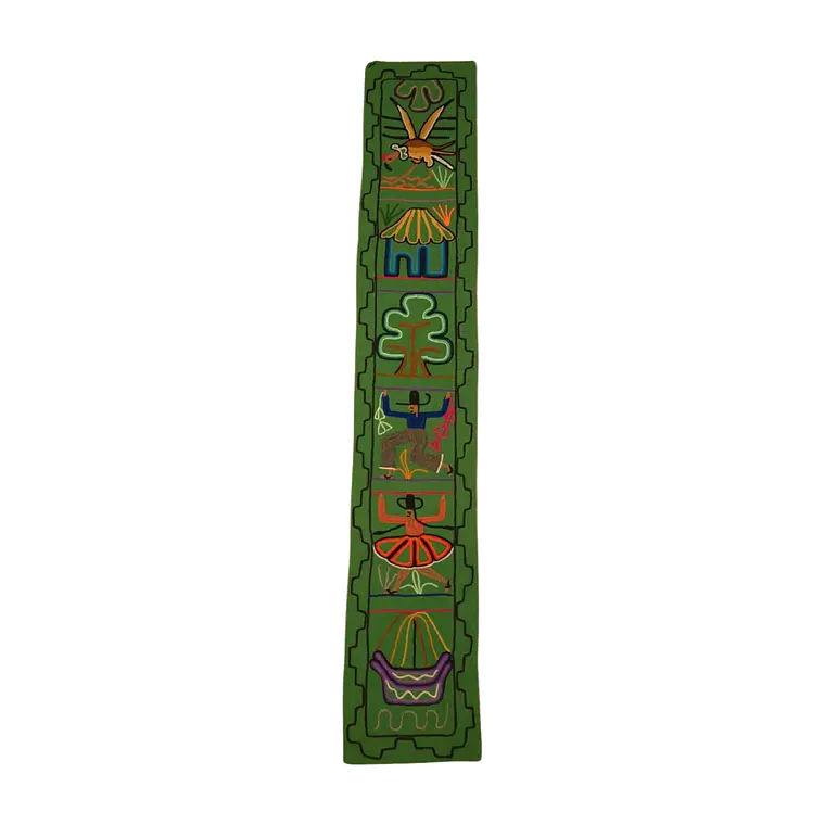 Telar Verde bordado con hermosa iconografia Aymara 7
