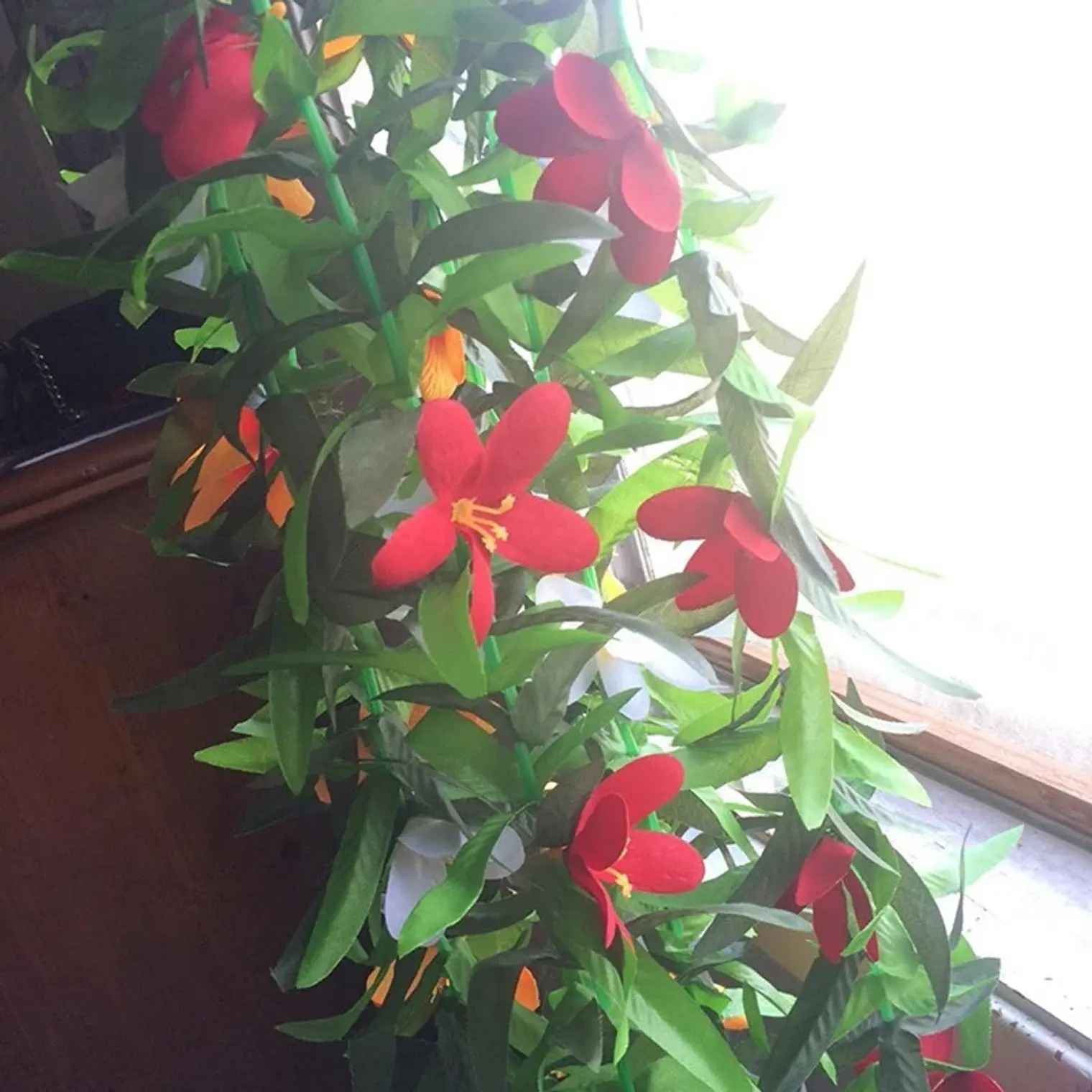 Collar Polinésico de flores Tipanie naranjo 3