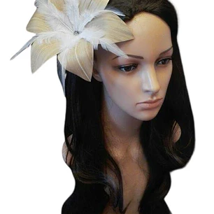 Flor Pandanus 6 petalos Con Perla Y Plumas Para El Cabello