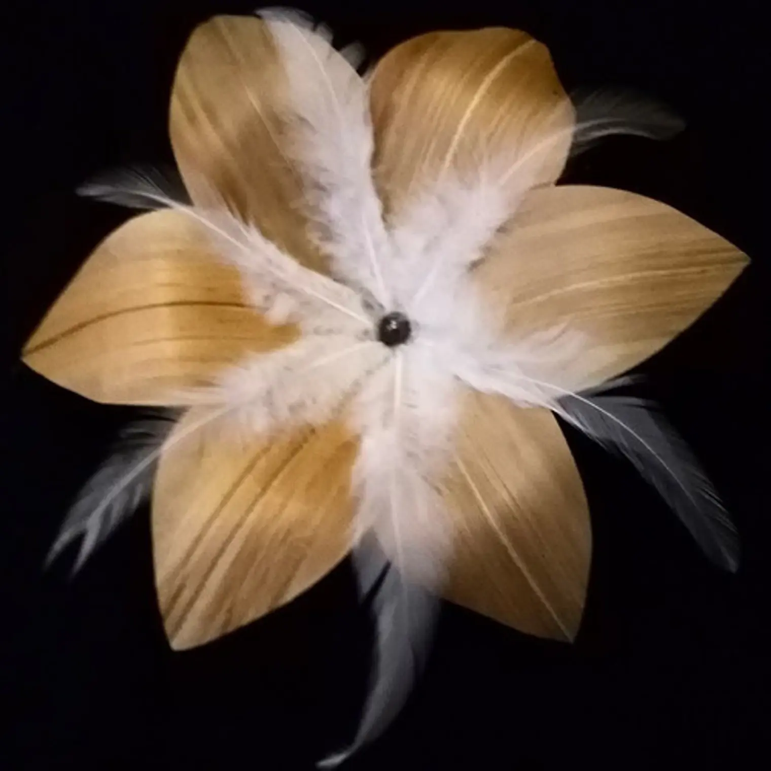 Flor Pandanus 6 petalos Con Perla Y Plumas Para El Cabello 9