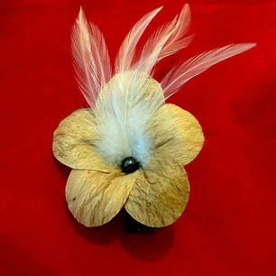 Flor de mahute Con Perla Y Plumas blancas Para El Cabello