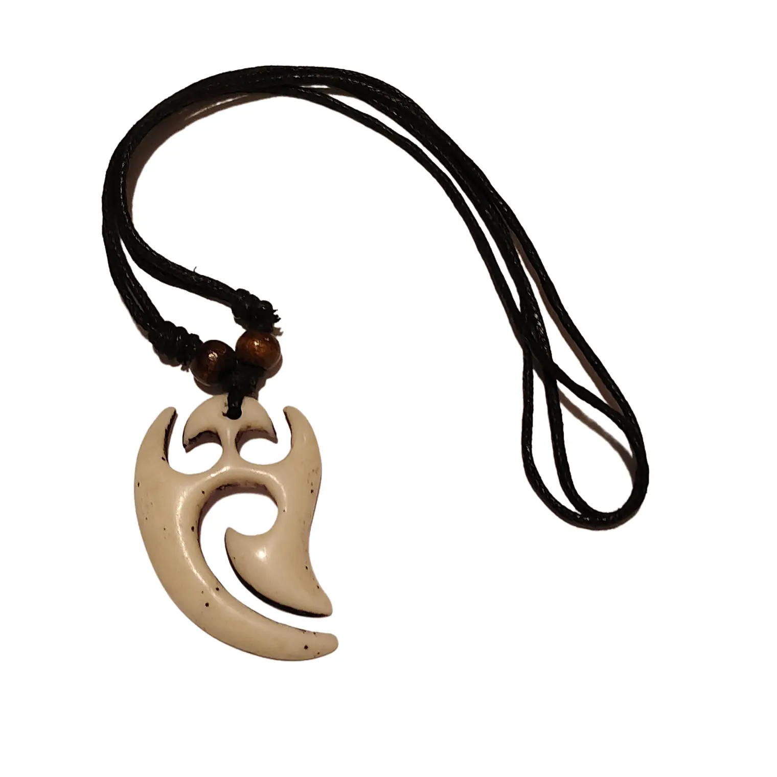 Colgante Mangai de resina 5x3,5cm con cordon ajustable 1