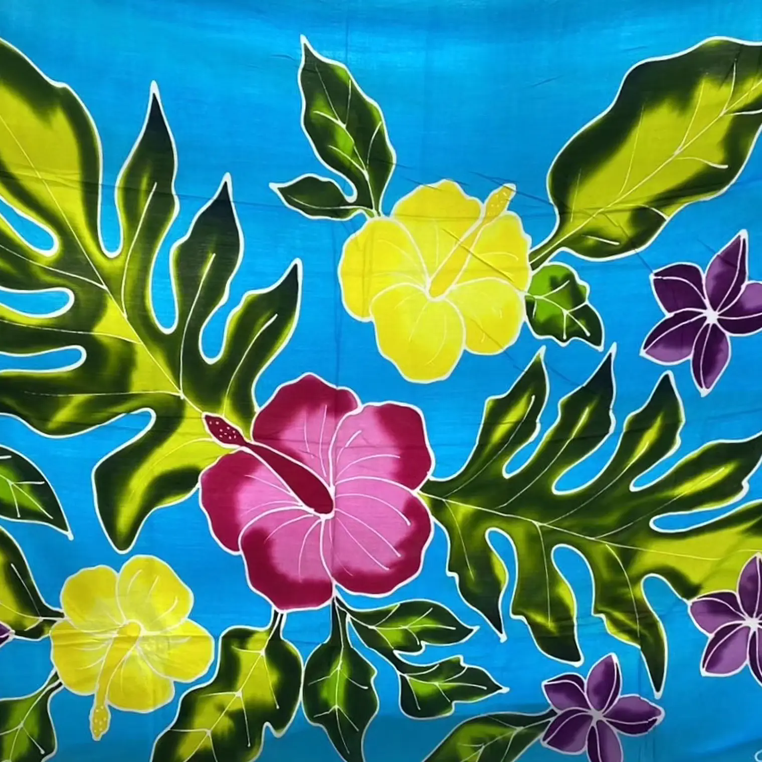 Pareo Celeste con tipanie lila e hibisco amarillo y fucsia 1