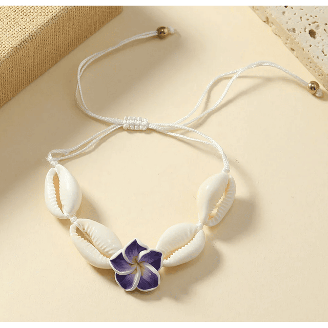 Pulsera de hilo ajustable con flor tipanie lila y pure blanco