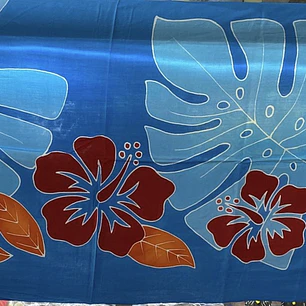 Pareo Corto azul / hibisco rojos y hojas azules 1,75X0,6MTS