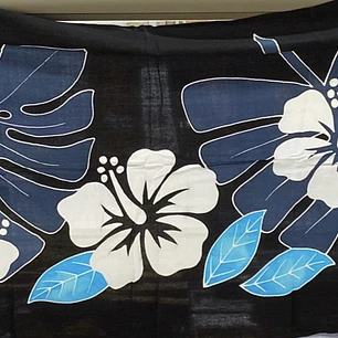 Pareo Corto negro / hibisco blanco y hojas grises 1,75X0,6MTS