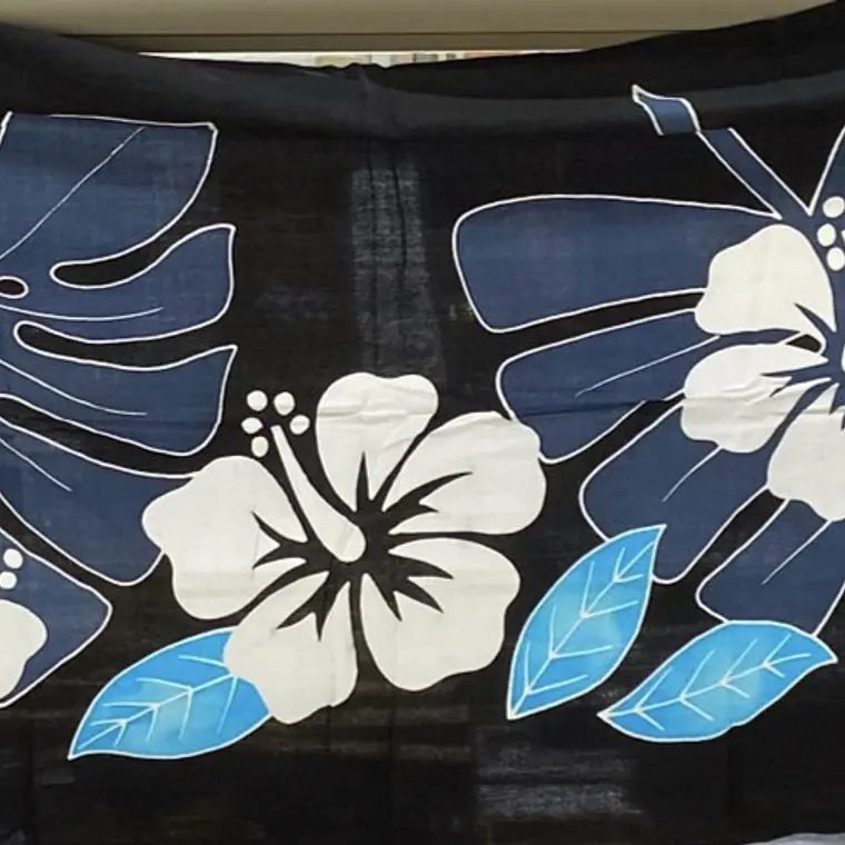 Pareo Corto negro / hibisco blanco y hojas grises 1,75X0,6MTS 1