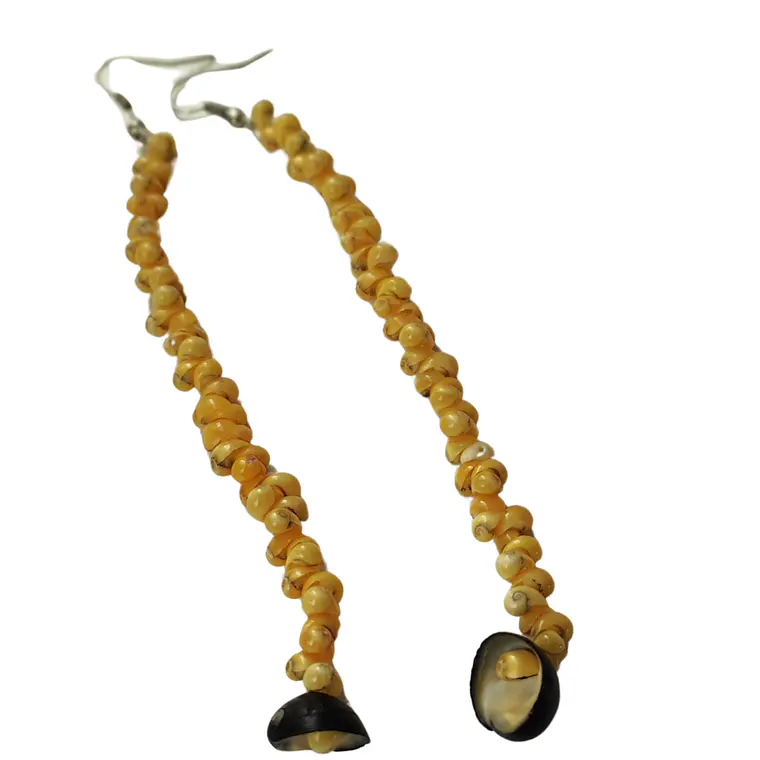 Aros largos con conchitas pipi amarillo 7