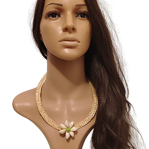 Collar de fibra de trigo y flor de pure blanco