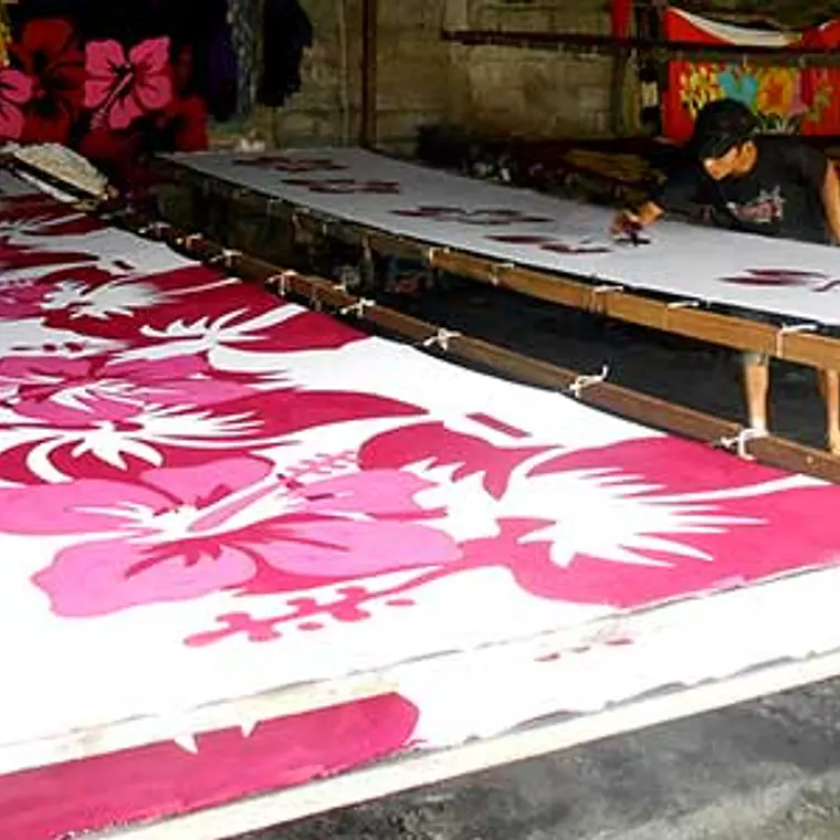 Pareo XL 2 x1,15mts fucsia con 3 Tiare blanca y tipanie 9
