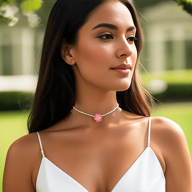 Colgante para niña mostacilla blanca y tipanie fucsia 35cm