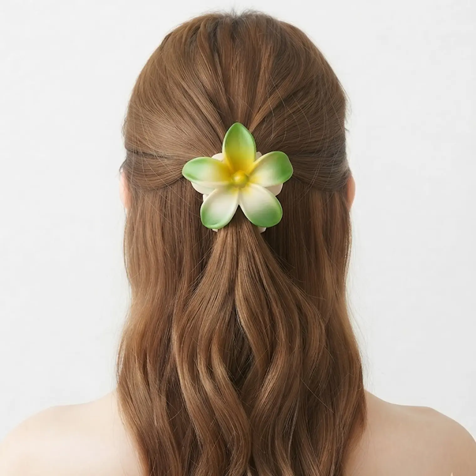 Flor Frangipani Verde Tipo Tiburon para el cabello 1