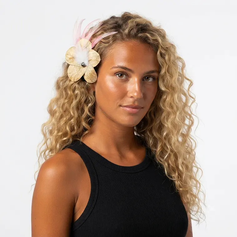 Flor de mahute Con Perla Y Plumas blancas Para El Cabello 1
